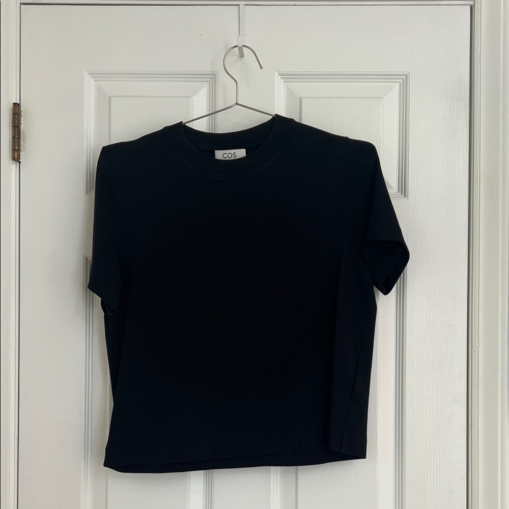 COS THE CLEAN CUT T-SHIRT - black